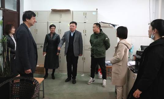 公司党委副书记梁云鹤来太阳成tyc122cc走访调研员工工作